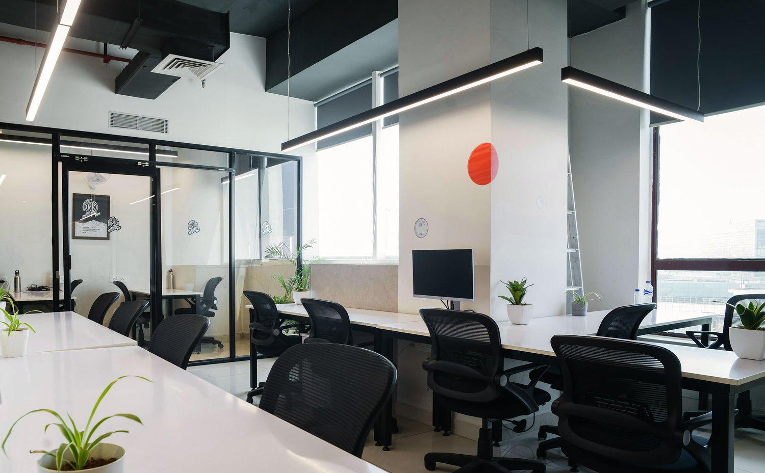 LED Büroleuchten für gesundes und effizientes Licht